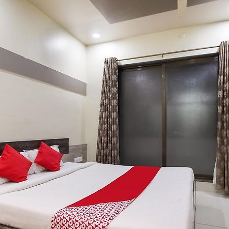 Oyo Flagship 71595 Hotel Lakhdatar Shegaon Kültér fotó