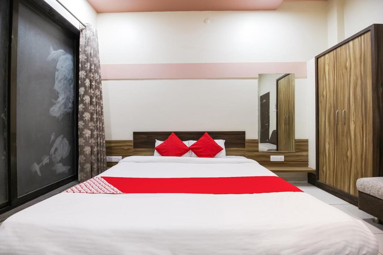 Oyo Flagship 71595 Hotel Lakhdatar Shegaon Kültér fotó